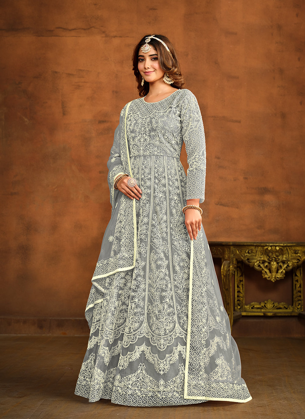 Anarkali suit outlet for engagement